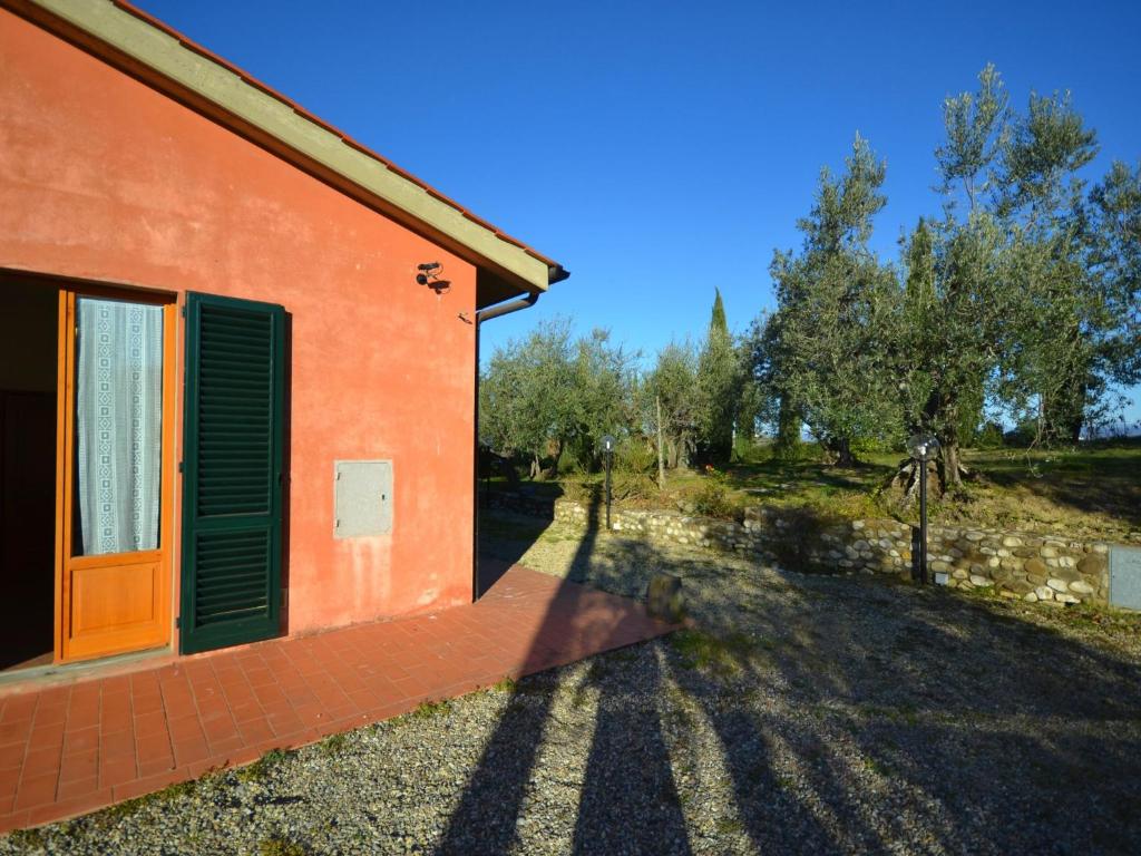 Semi-detached house in traditional agriturismo with clear view of the Chianti