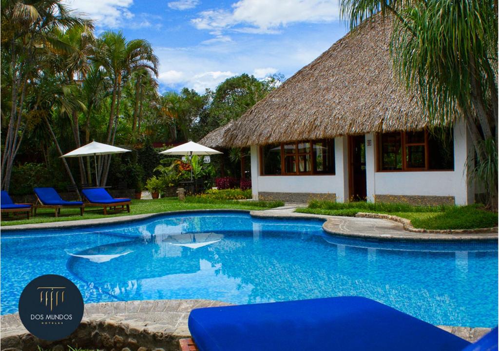 Swimming pool, Hotel Dos Mundos Panajachel in Panajachel