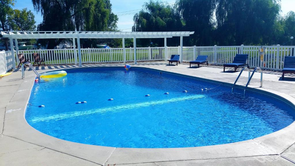 The Ledges Resort & Marina photo