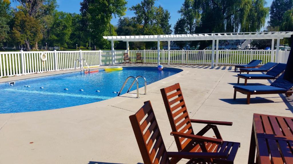The Ledges Resort & Marina photo