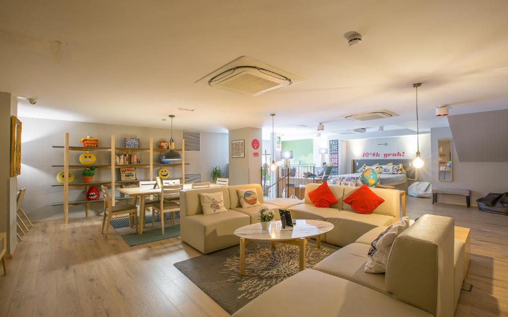 Shared lounge/TV area