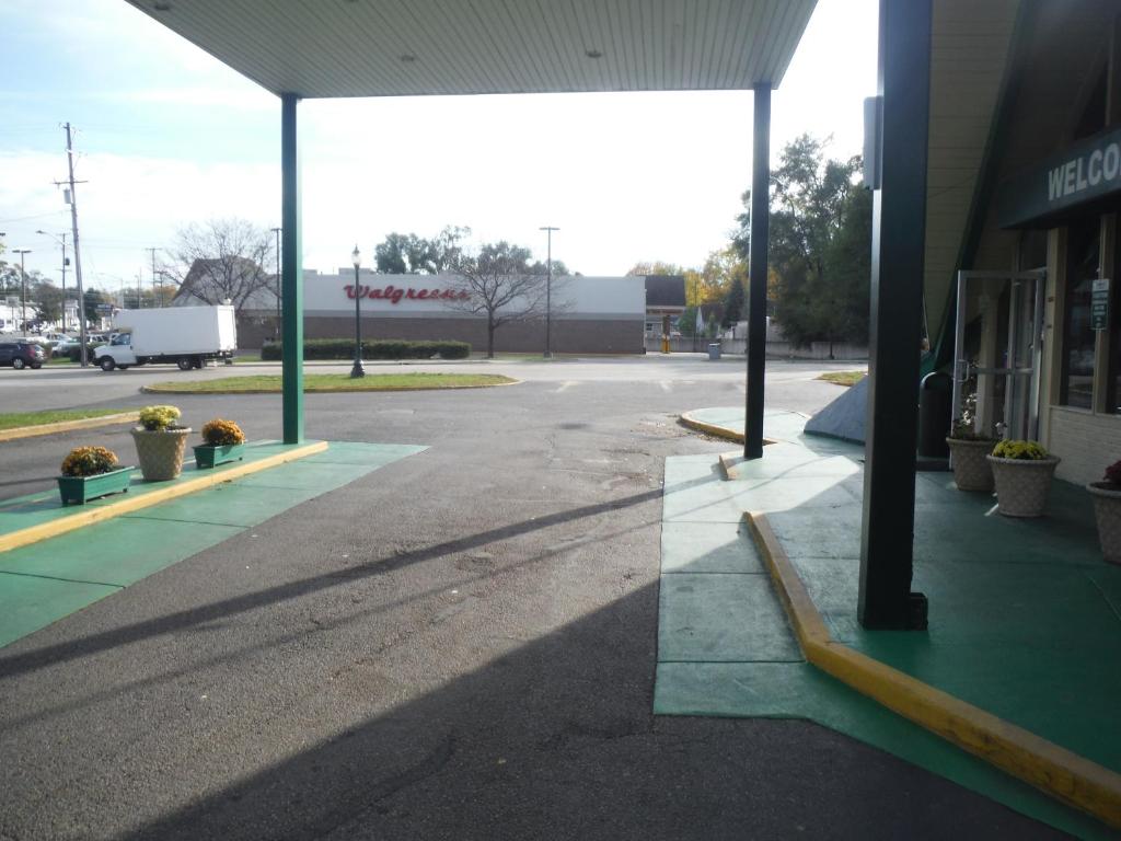 Budgetel Inn & Suites Hotel photo