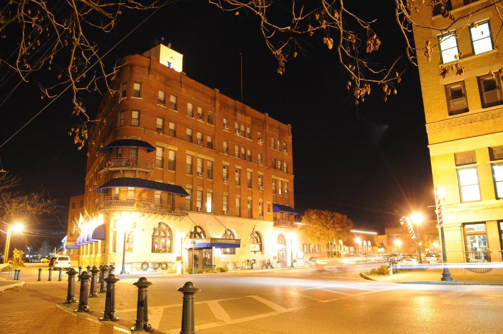 Lafayette Hotel Marietta photo