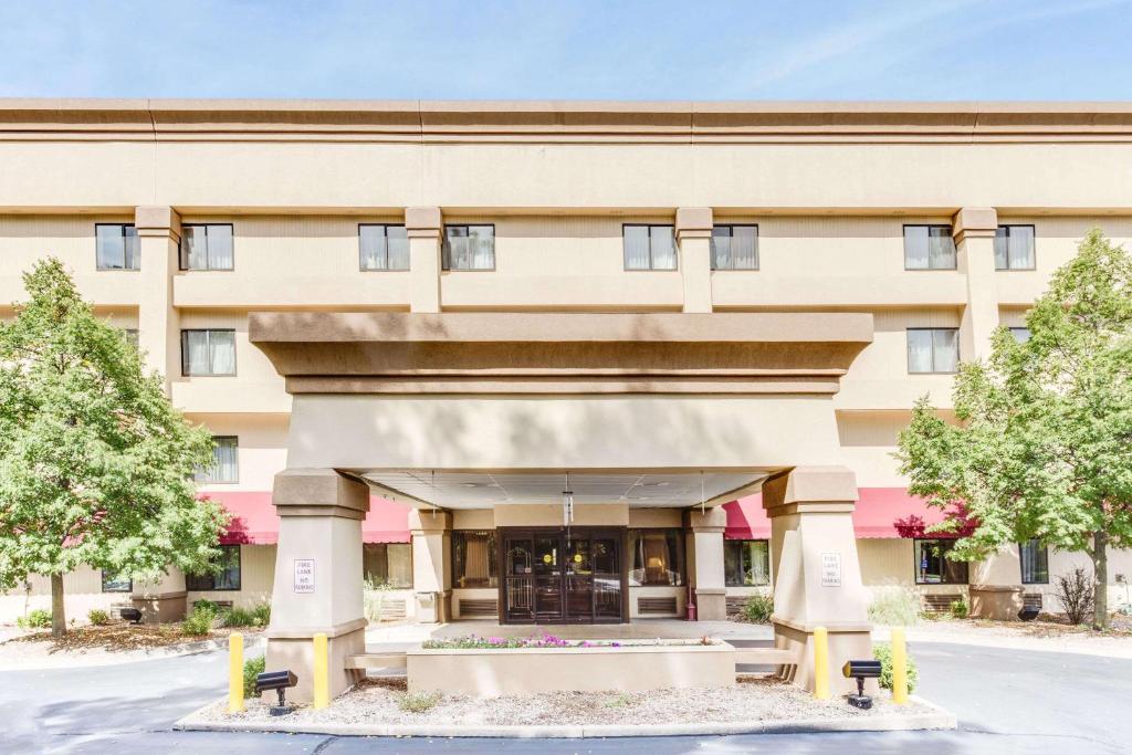 Baymont by Wyndham Kalamazoo West photo