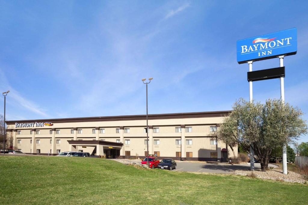 Baymont by Wyndham Sioux Falls photo