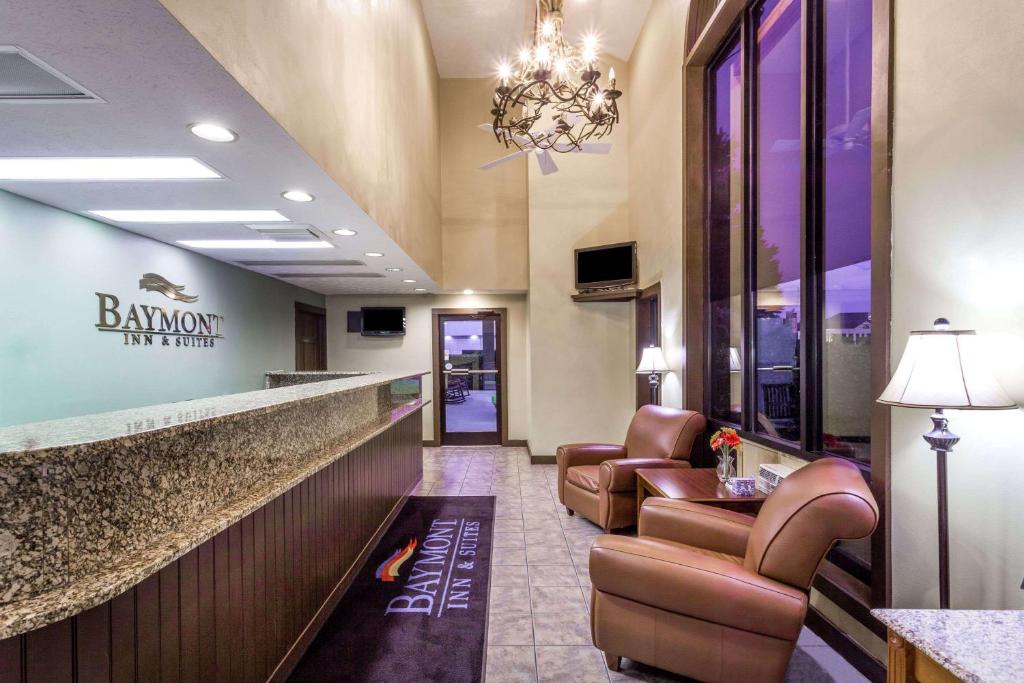 Lobby, Baymont by Wyndham Pigeon Forge near Island Drive in Pigeon Forge (TN)