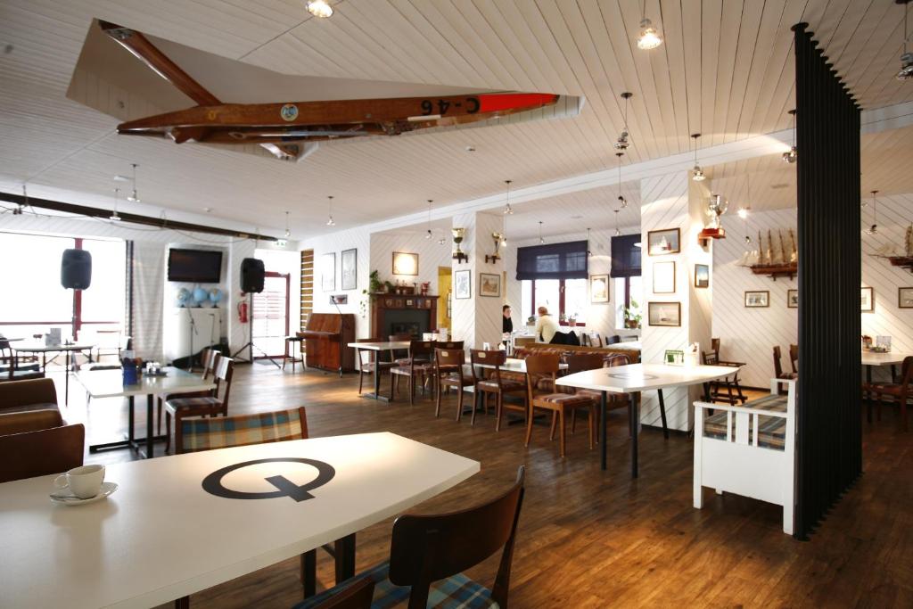Restaurant, Parnu Jahtklubi Kulalistemaja in Parnu