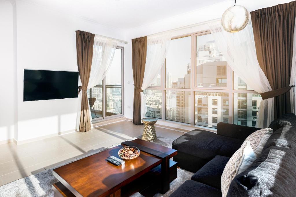 One bedroom premium downtown view double перевод. One Bedroom Apartment Dubai Fountain & old Town view by Auberge вид с улицы. One Bedroom Apartment Dubai Fountain Холл. One Bedroom Apartment Dubai Fountain & old Town view by Auberge Холл. One Bedroom Apartment Dubai Fountain.