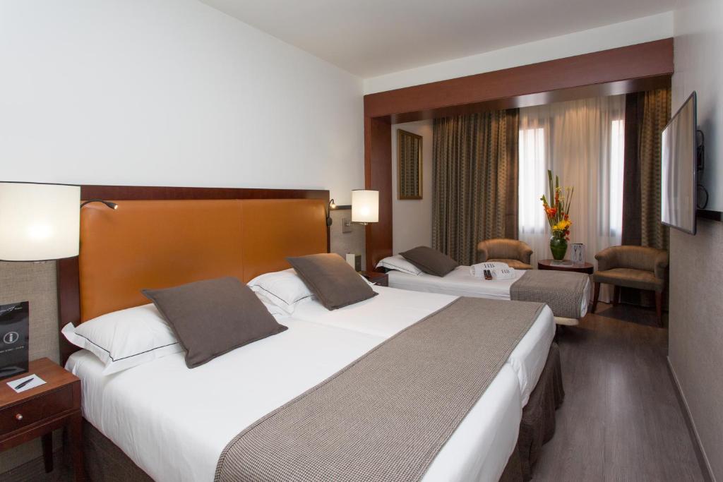 Hotel Balmoral — Hotel rooms in Barcelona, Catalonia