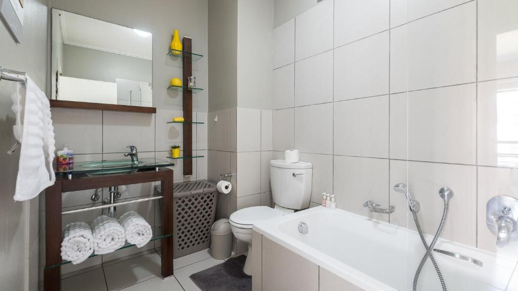 JoziStay @ Jackal Creek Apartments photo