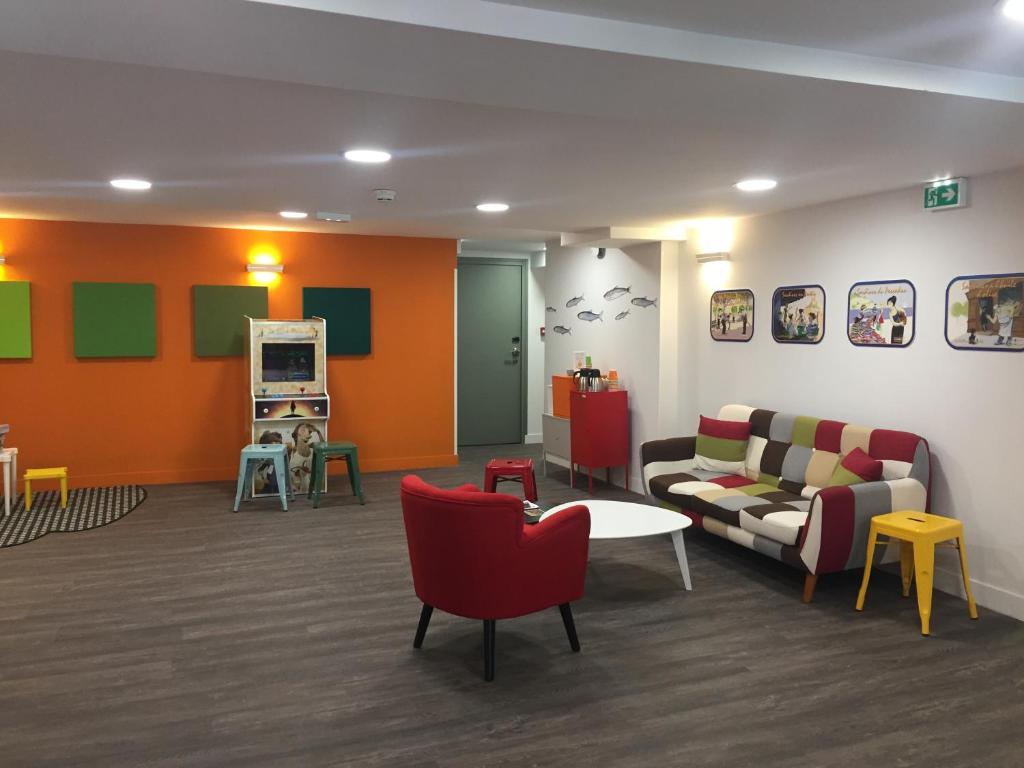 Shared lounge/TV area