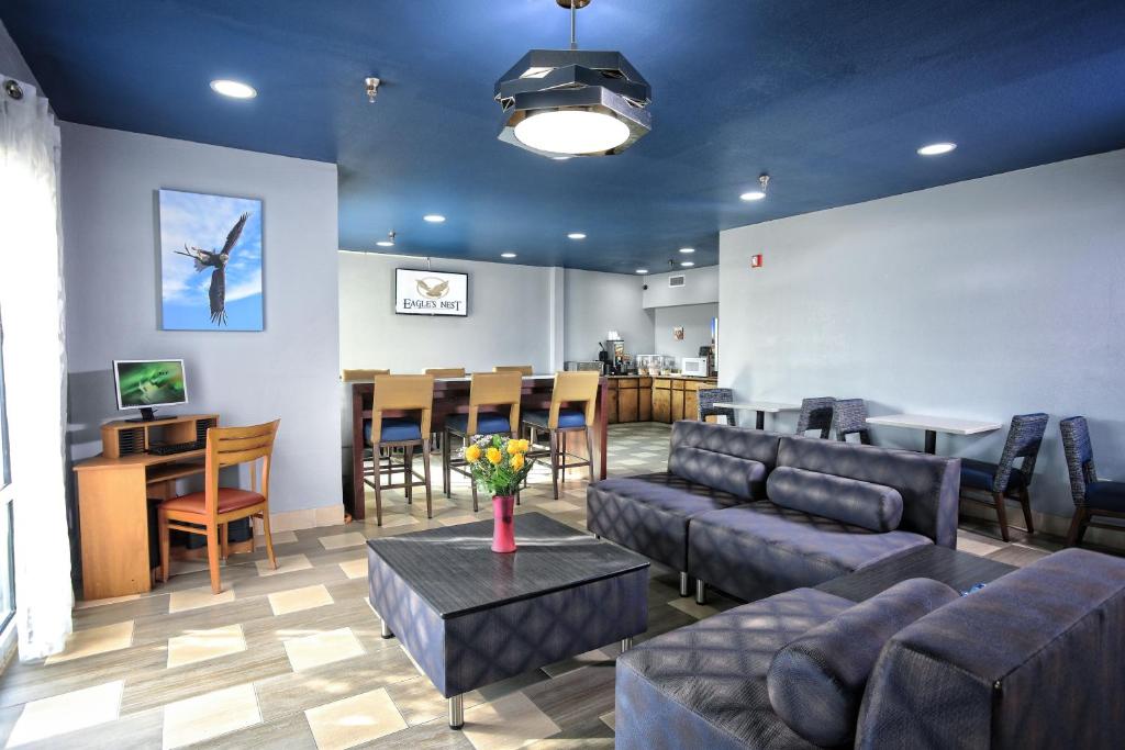 Eagles Nest Inn photo