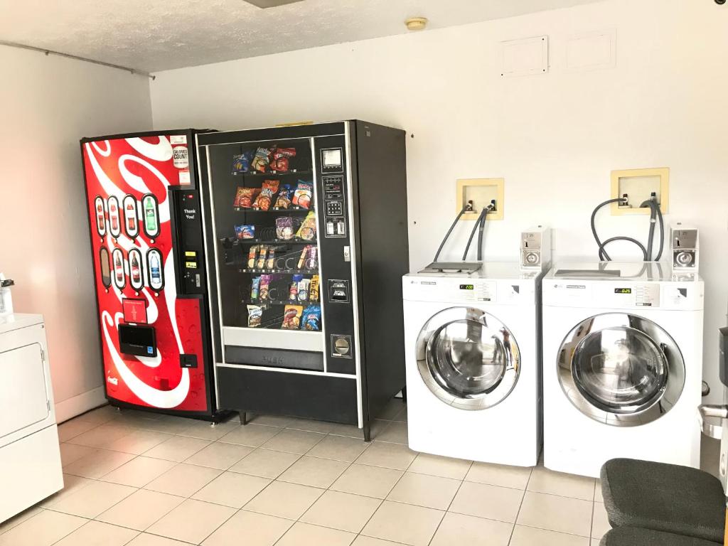 Super 8 By Wyndham Whites Creek/ Nashville Nw Area Photo 1