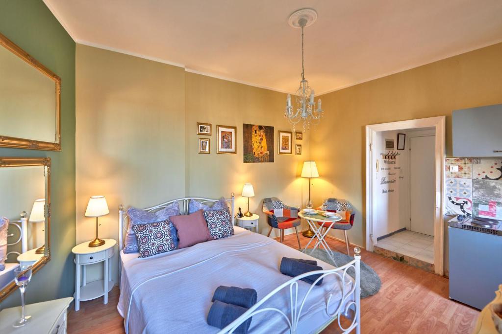 Old City Romantic Studio with FREE private parking photo