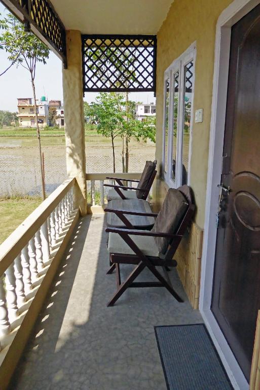 Tharu Mahal — Sauraha (5)
