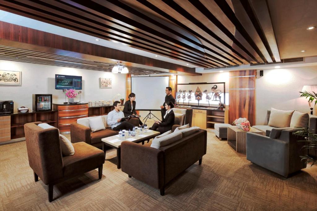 Shared lounge/TV area