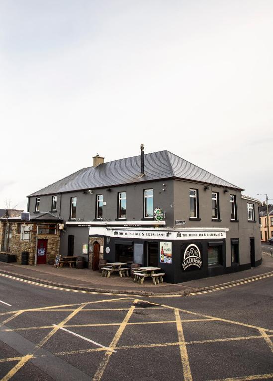 Maddens Bridge Bar & Guesthouse, Bundoran