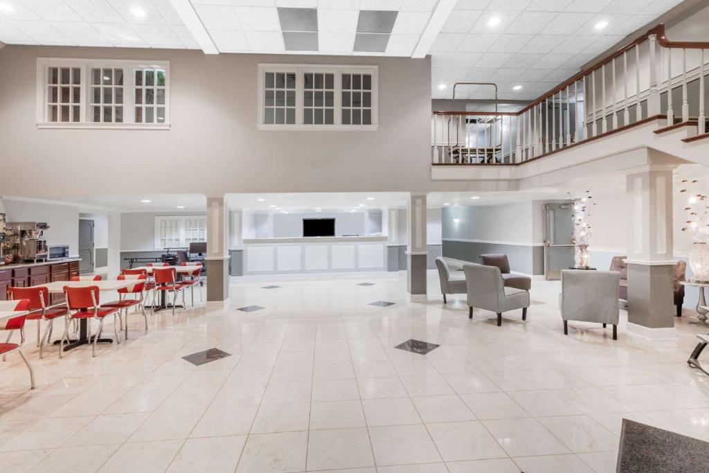 Ramada by Wyndham Henderson/Evansville photo