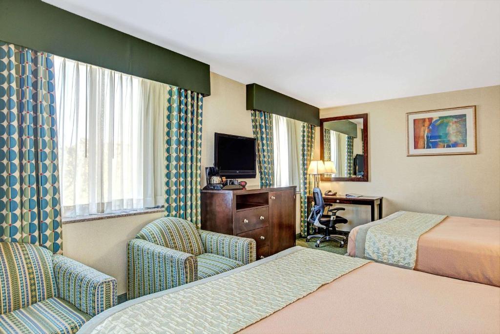 Ramada By Wyndham Jamaica/queens Photo 10