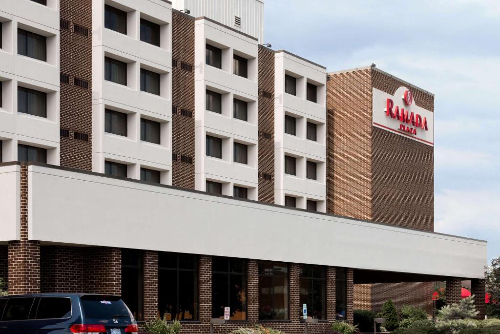 Ramada Plaza by Wyndham Hagerstown — Hotel in Hagerstown (MD)