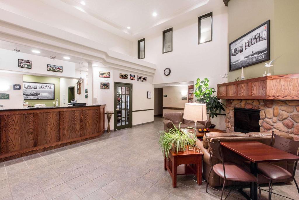 Super 8 by Wyndham Amherst NS, Amherst