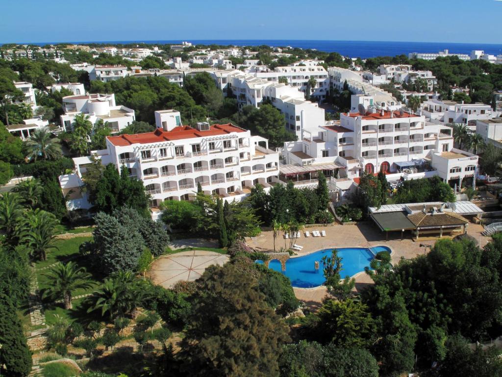 OLA Apartamentos Cala d'Or — Hotel building in Cala d´Or, Balearic Islands