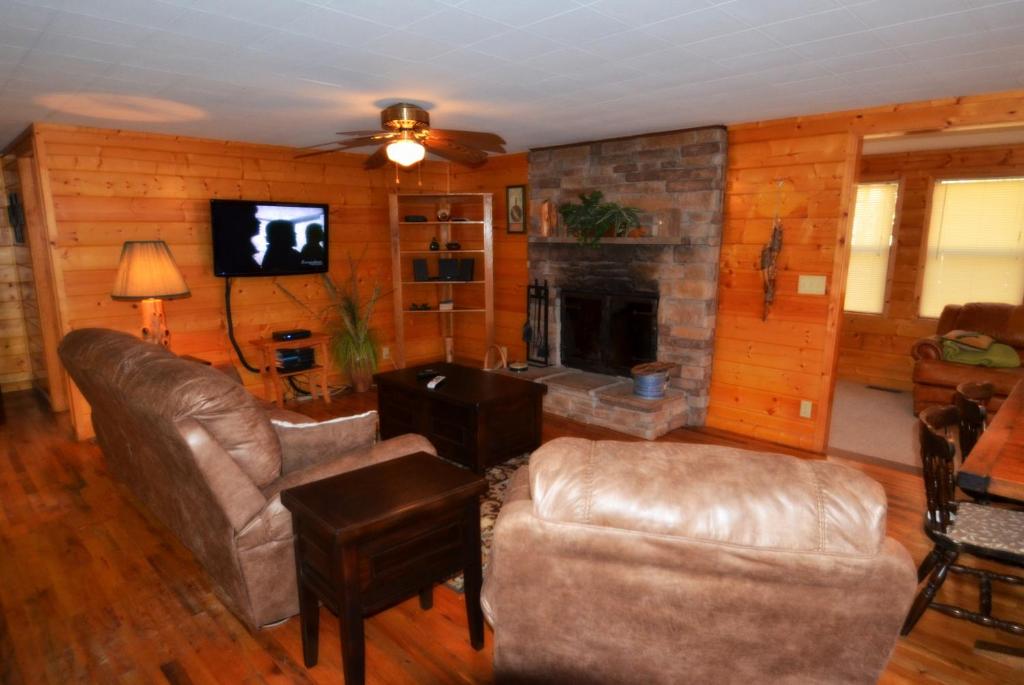 Little Creek Cabin Main image 2