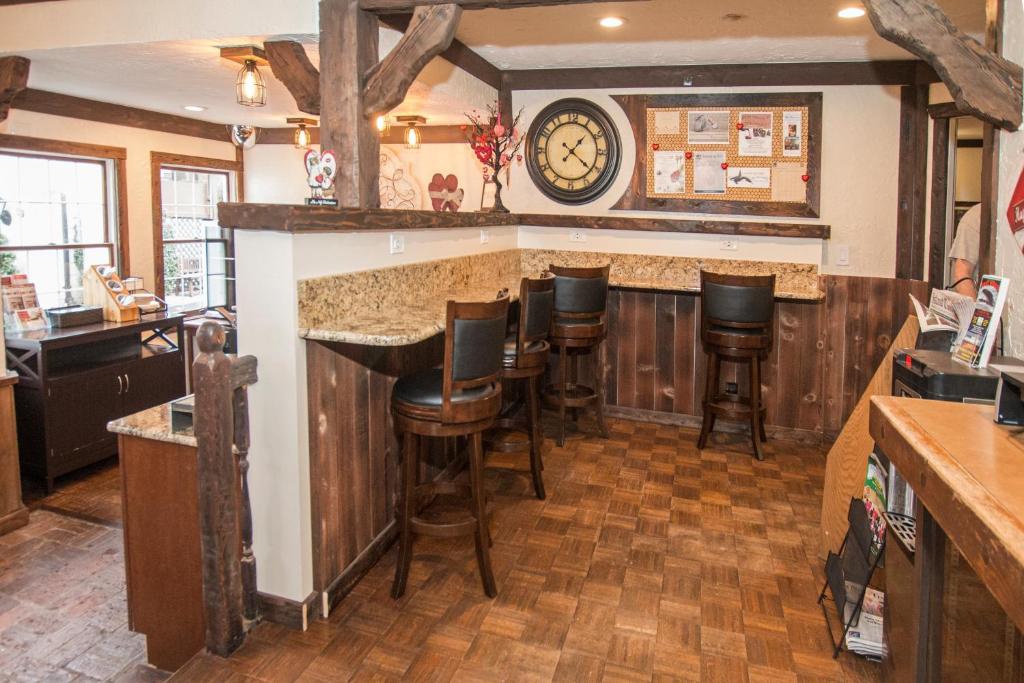 Auld Holland Inn photo