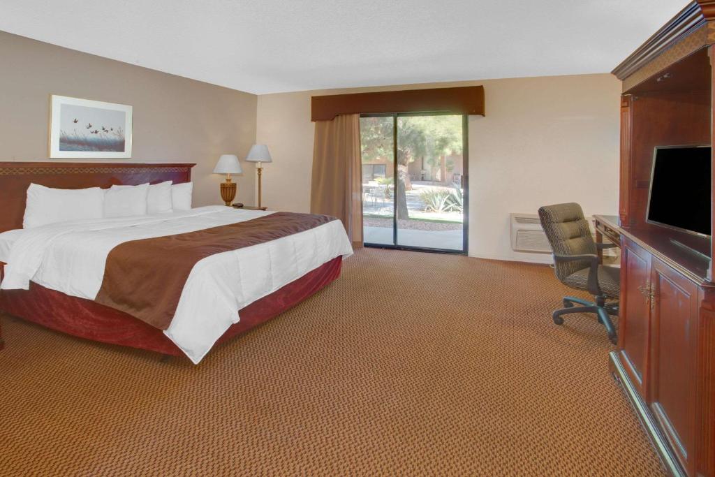 Travelodge Inn & Suites By Wyndham Yucca Valley/joshua Tree Photo 12