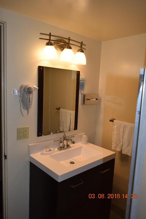 Stanlunds Inn and Suites photo
