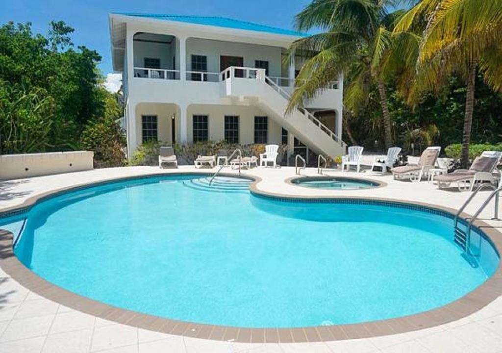 Cocotal Inn and Cabanas — Hotel in San Pedro
