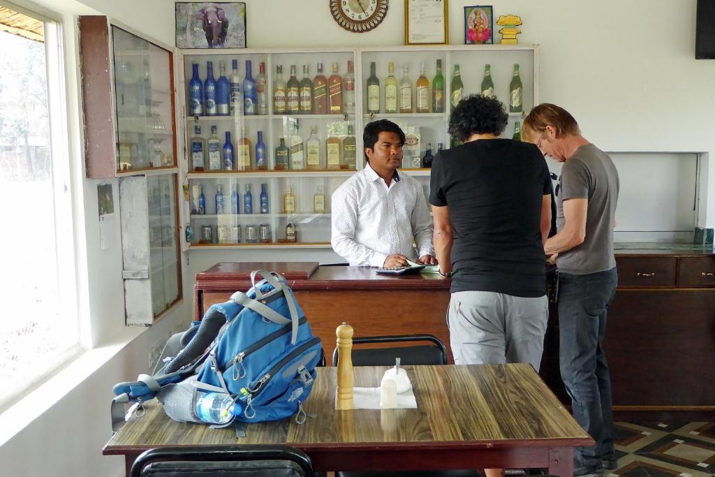 Tharu Mahal — Sauraha (4)