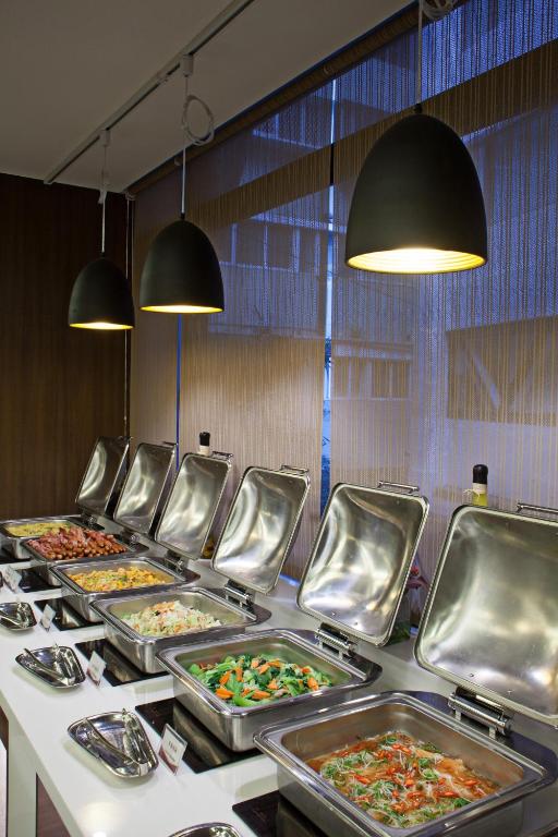 อาหารและเครื่องดื่ม