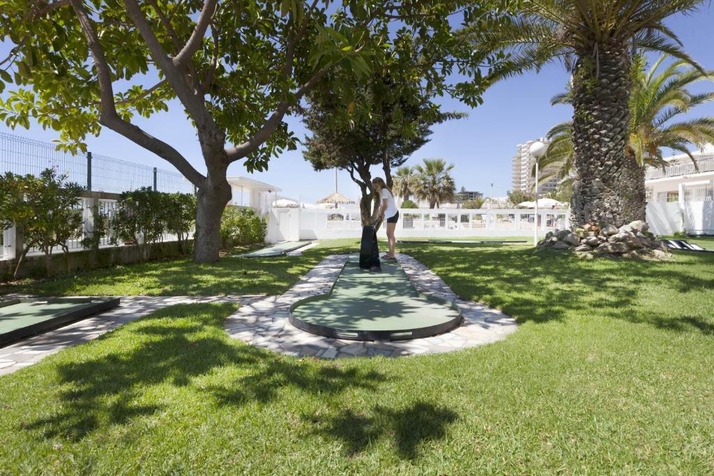 Mini golf course