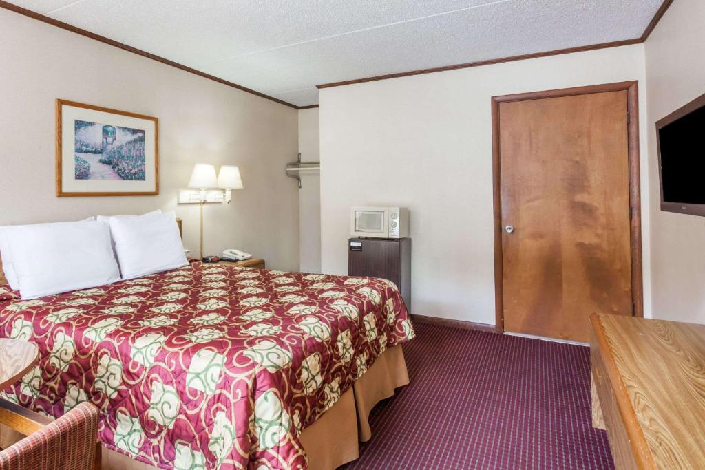 Days Inn By Wyndham Sweetwater Photo 1