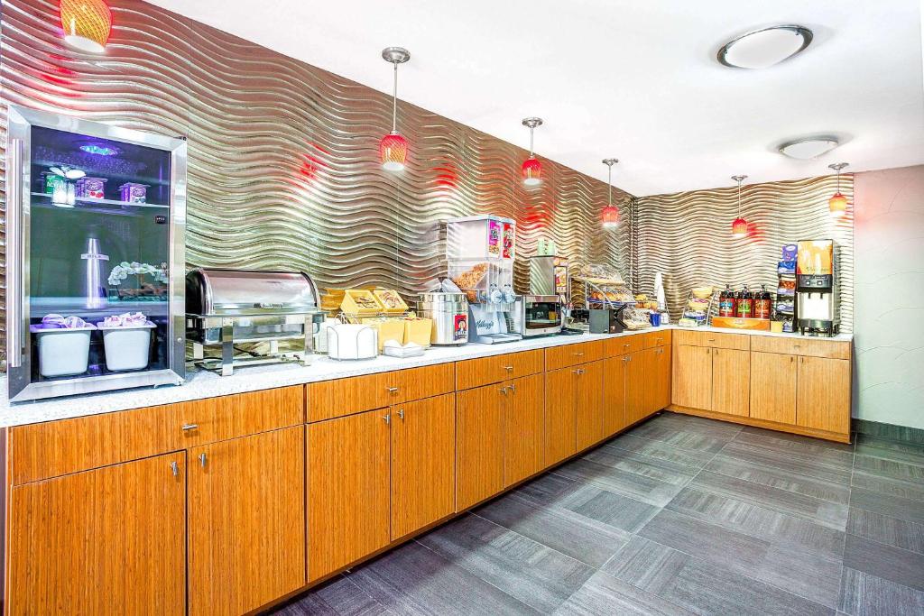 Days Inn By Wyndham North Dallas/farmers Branch Photo 7