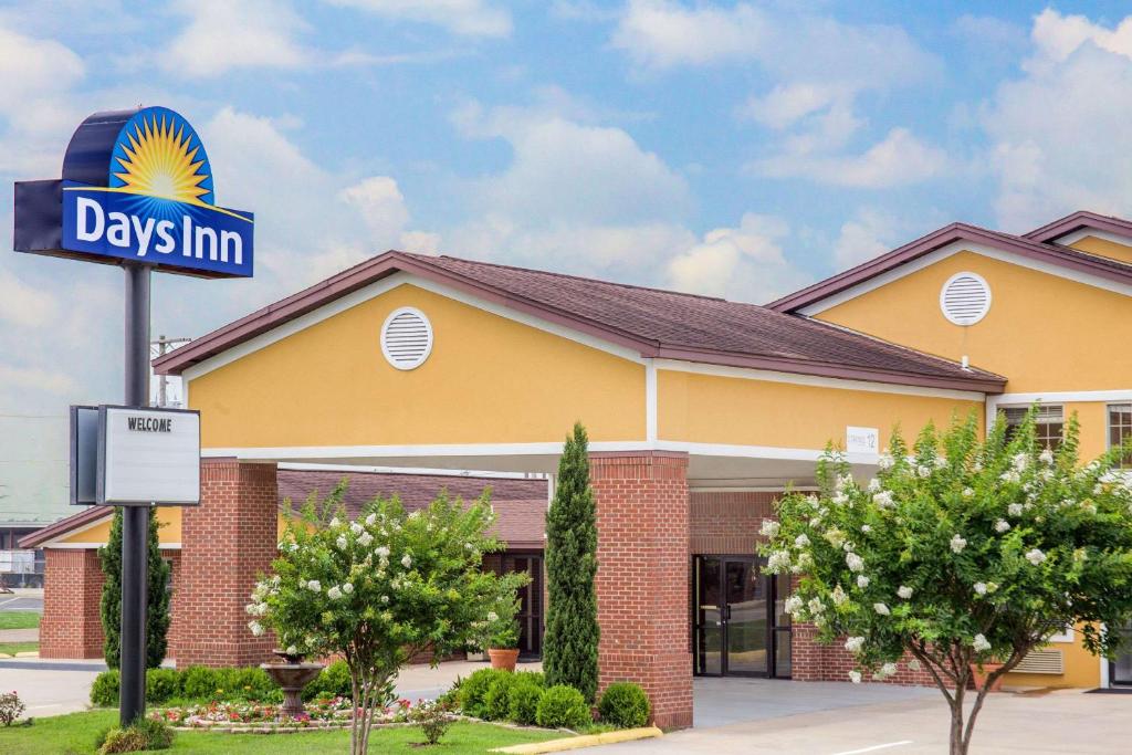Days Inn by Wyndham Lake Village photo