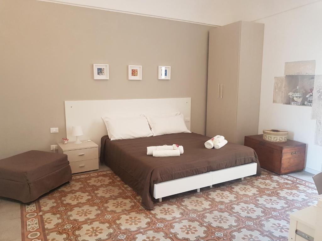 Room 21 - 3