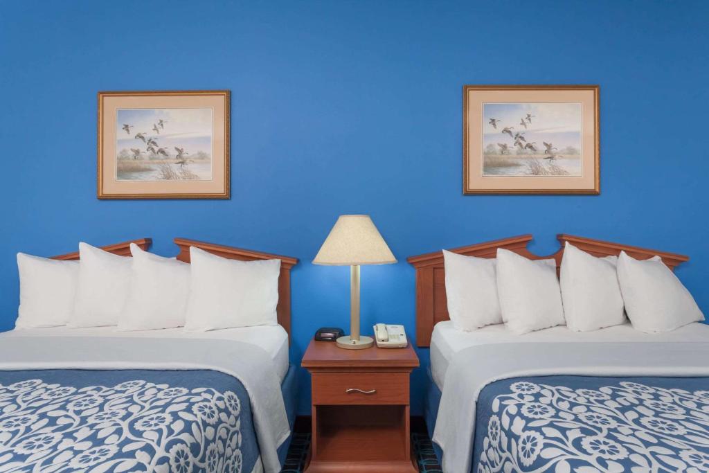 Days Inn & Suites By Wyndham Cambridge Photo 5