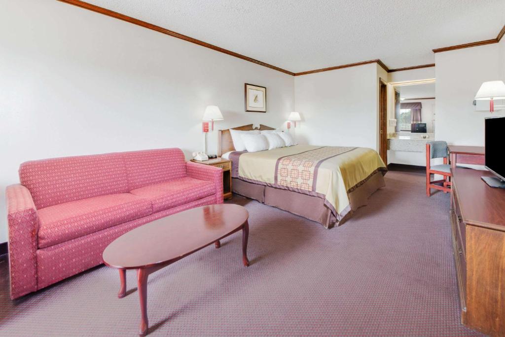 Days Inn by Wyndham Monett photo