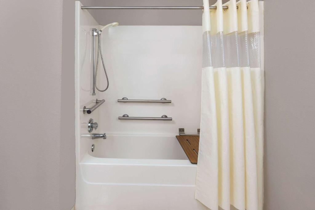 Days Inn by Wyndham Galliano LA Main image 2