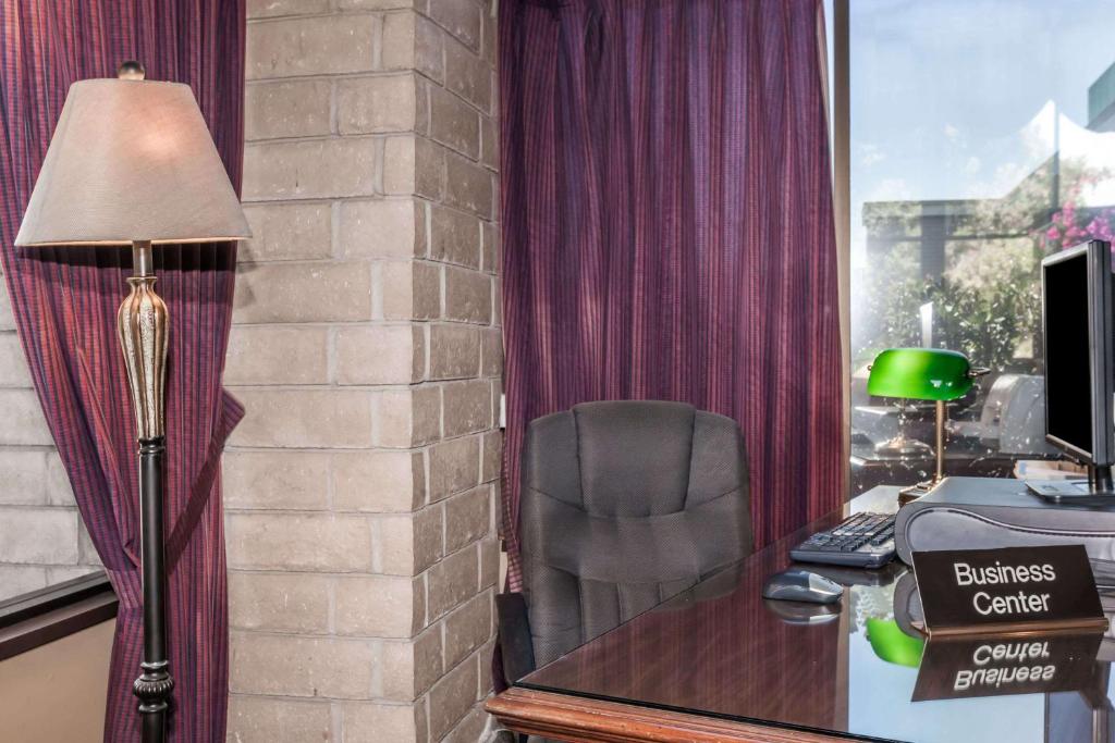 Days Inn® Hotels for Business Traveler