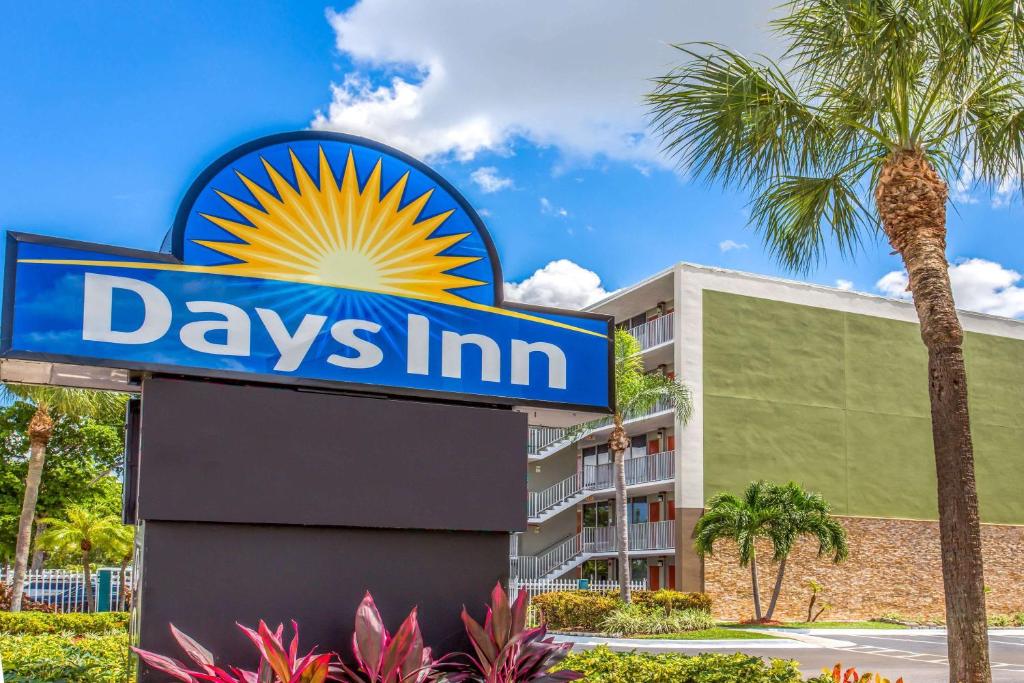 Days Inn By Wyndham Fort Lauderdale Airport Cruise Port Photo 0