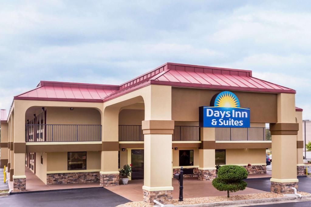 Days Inn & Suites by Wyndham Warner Robins Near Robins AFB, Warner Robins