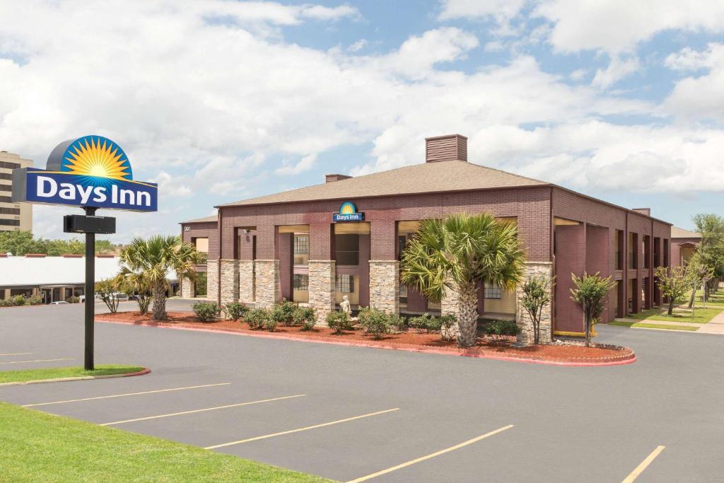 Days Inn by Wyndham College Station University Drive, College Station