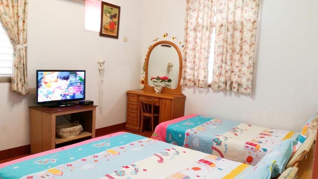 Shared lounge/TV area