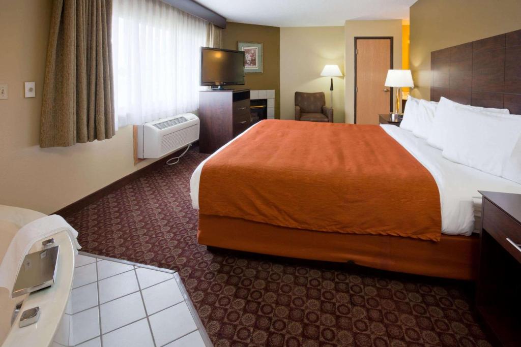 AmericInn by Wyndham Blue Earth photo
