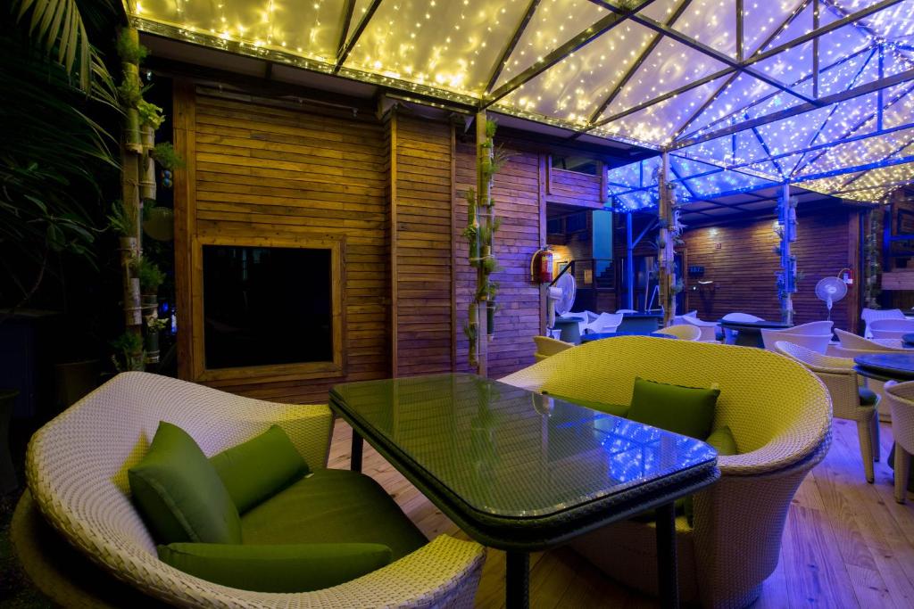 เดอะ บากา บีช รีสอร์ต (The Baga Beach Resort)