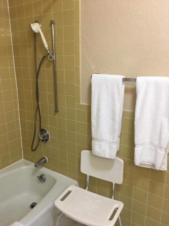 Travelodge by Wyndham Harriman photo