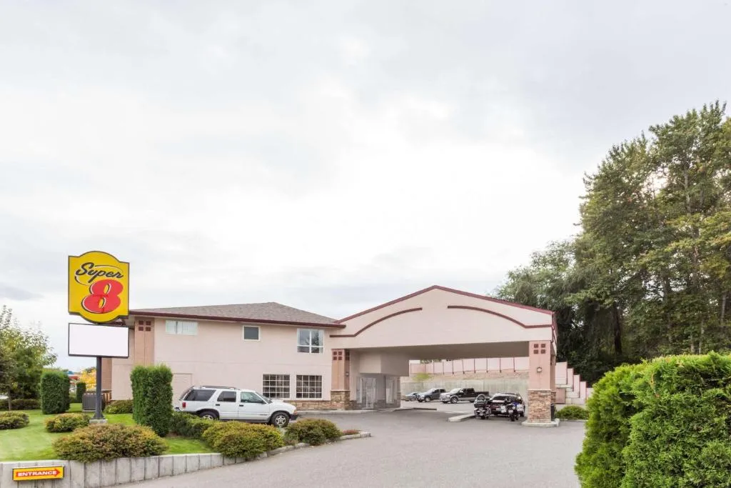 Super 8 by Wyndham Lake Country/Winfield Area, hotel in Winfield